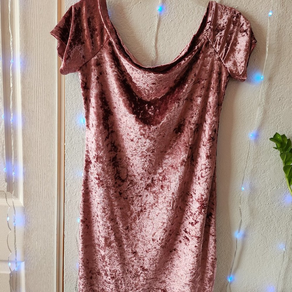 Velvet Like Mini Dress Short Sleeve Pink Small Size Fitting No Material or Brand